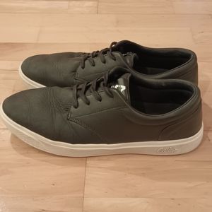 Travis Mathew wildcard leather golf shoes